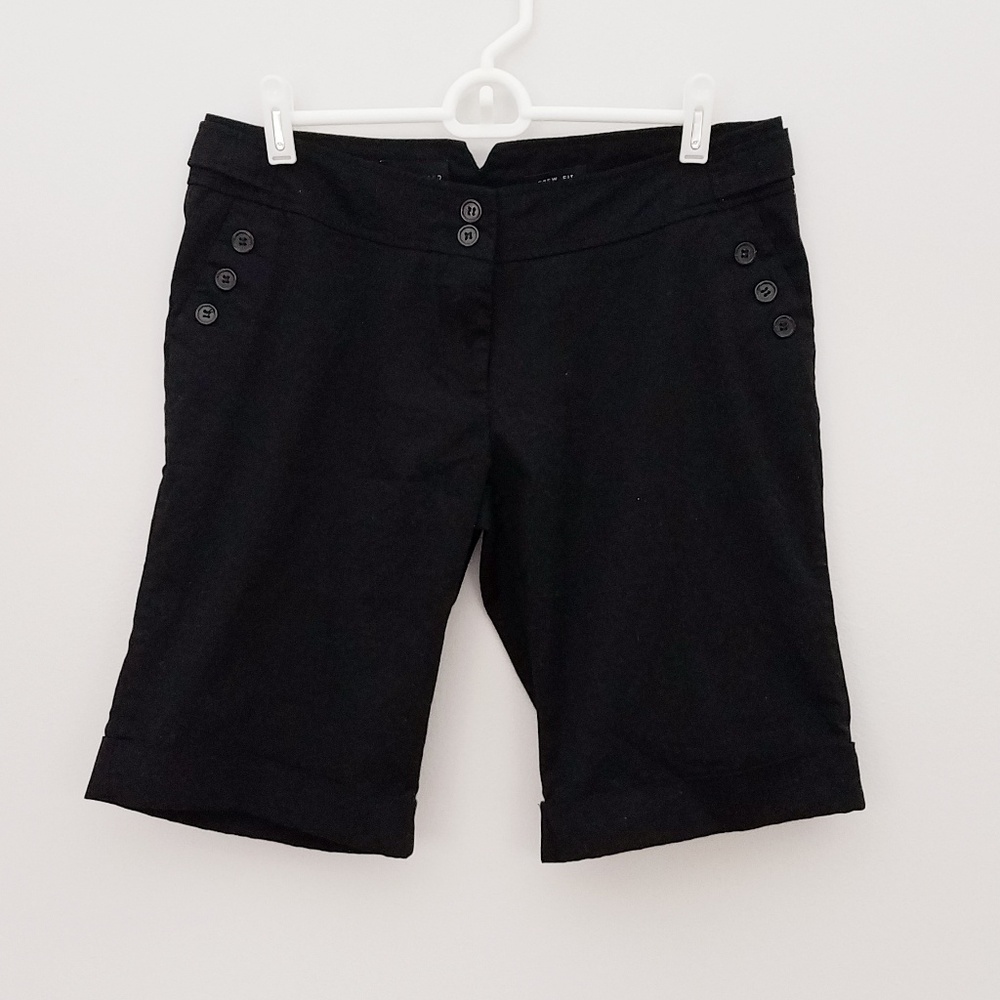 The Limited black bermuda shorts cuffs size 6